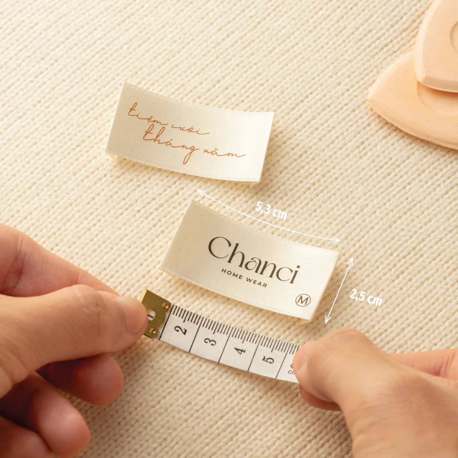 Mác in trên nền lụa